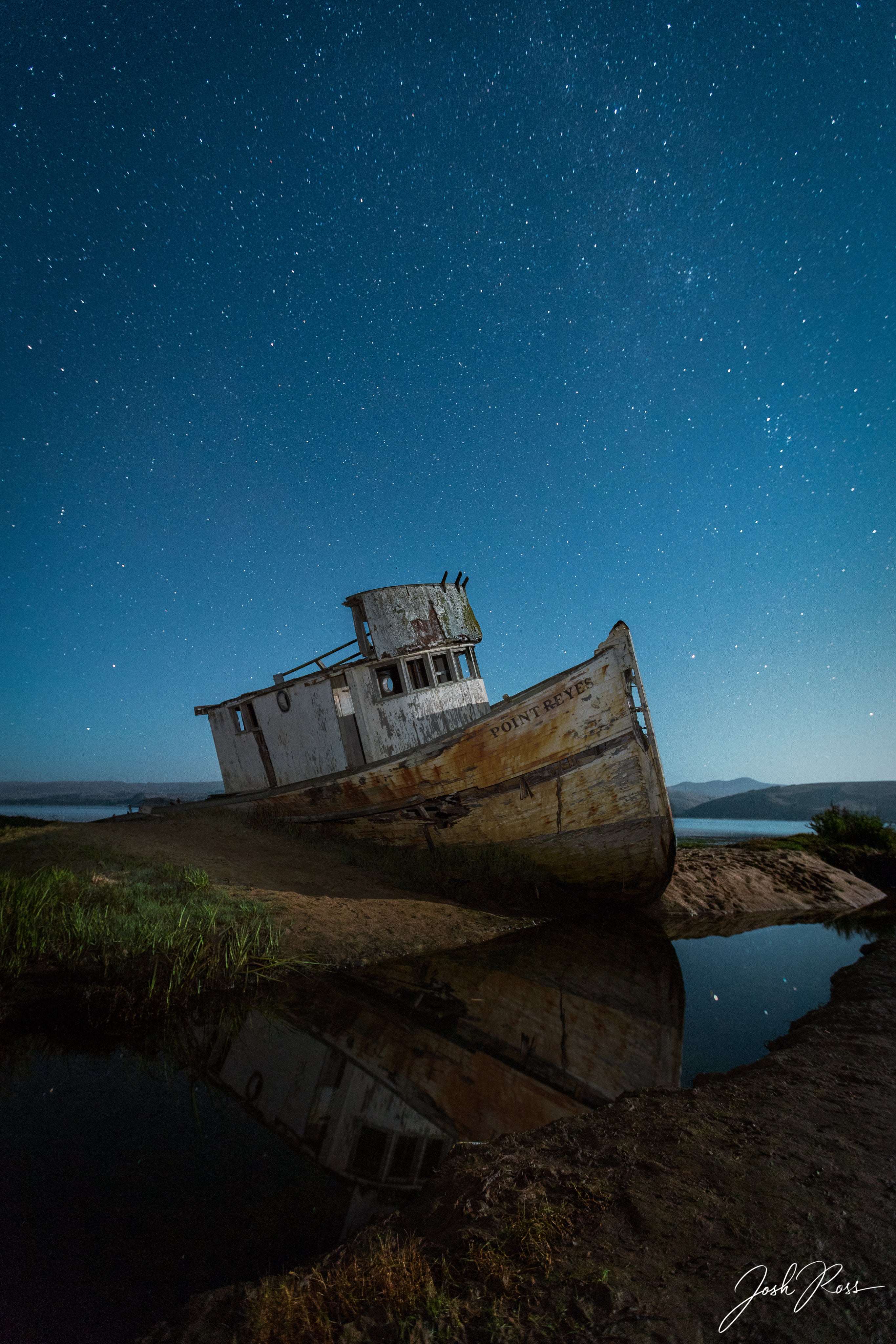 Barco fantasma a la luz de la luna